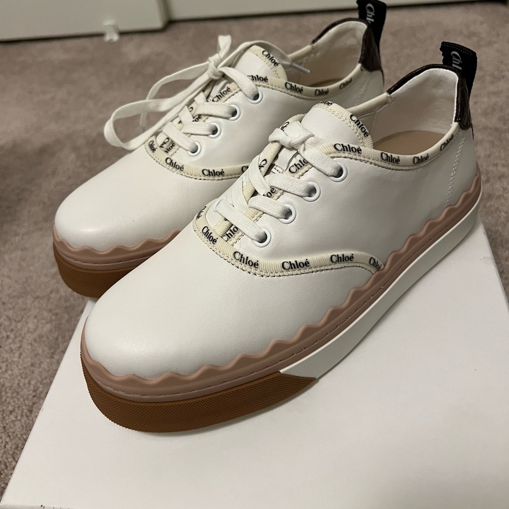 Chloe Lauren Low Top Sneakers 36 (US 6)